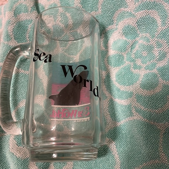 Vintage Shamu Glass Mug - Picture 3 of 4